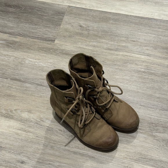 Joan of Arctic Lace up wedge boot - Picture 5 of 9